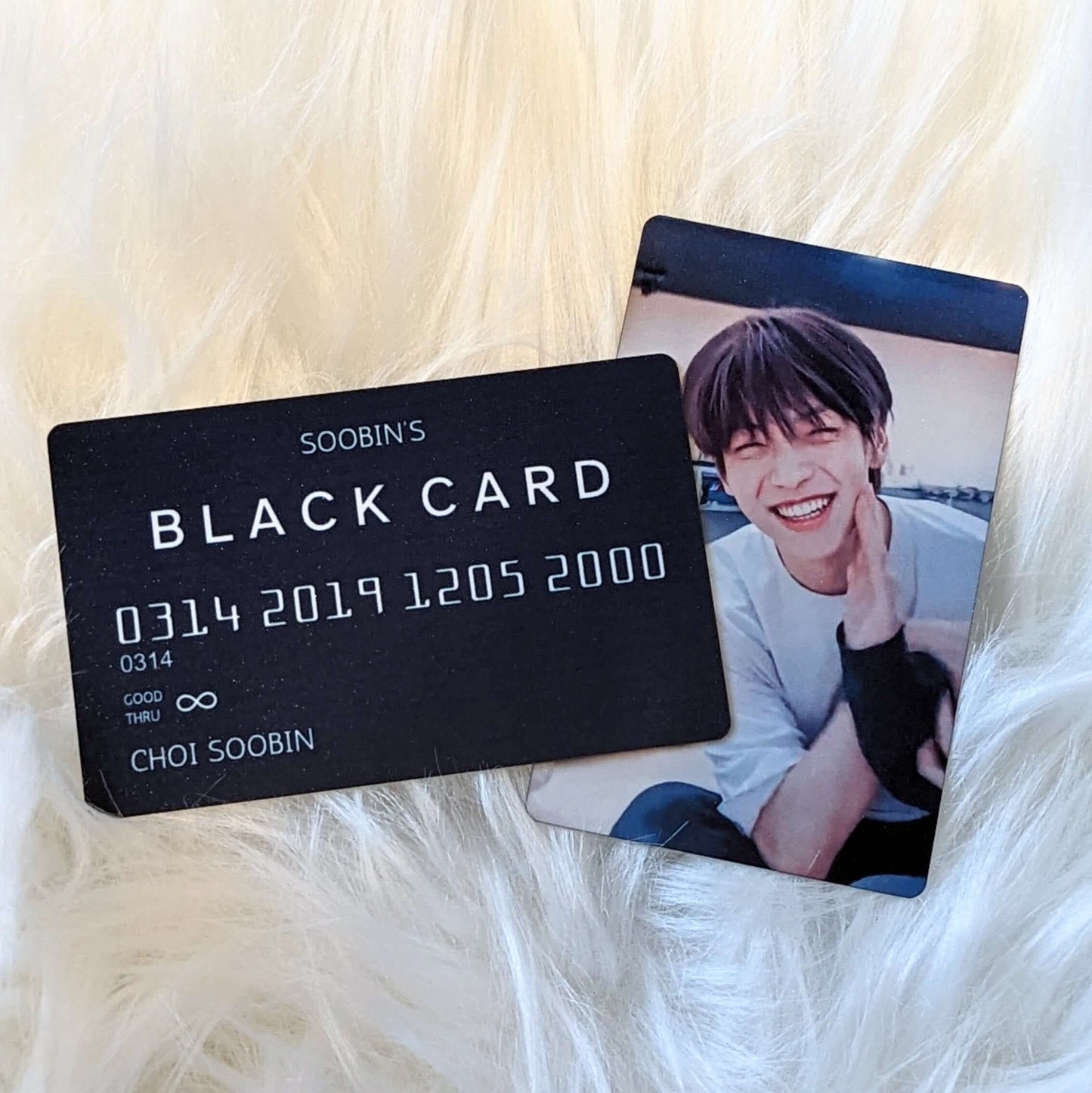 Metal "Black Card" Photocard (TXT) | Photocard | borahello